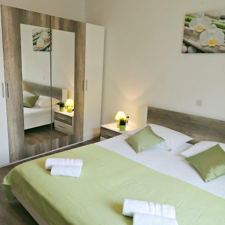 Apartments Jelena Pag Town Exterior photo