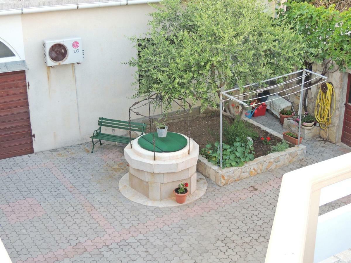 Apartments Jelena Pag Town Exterior photo