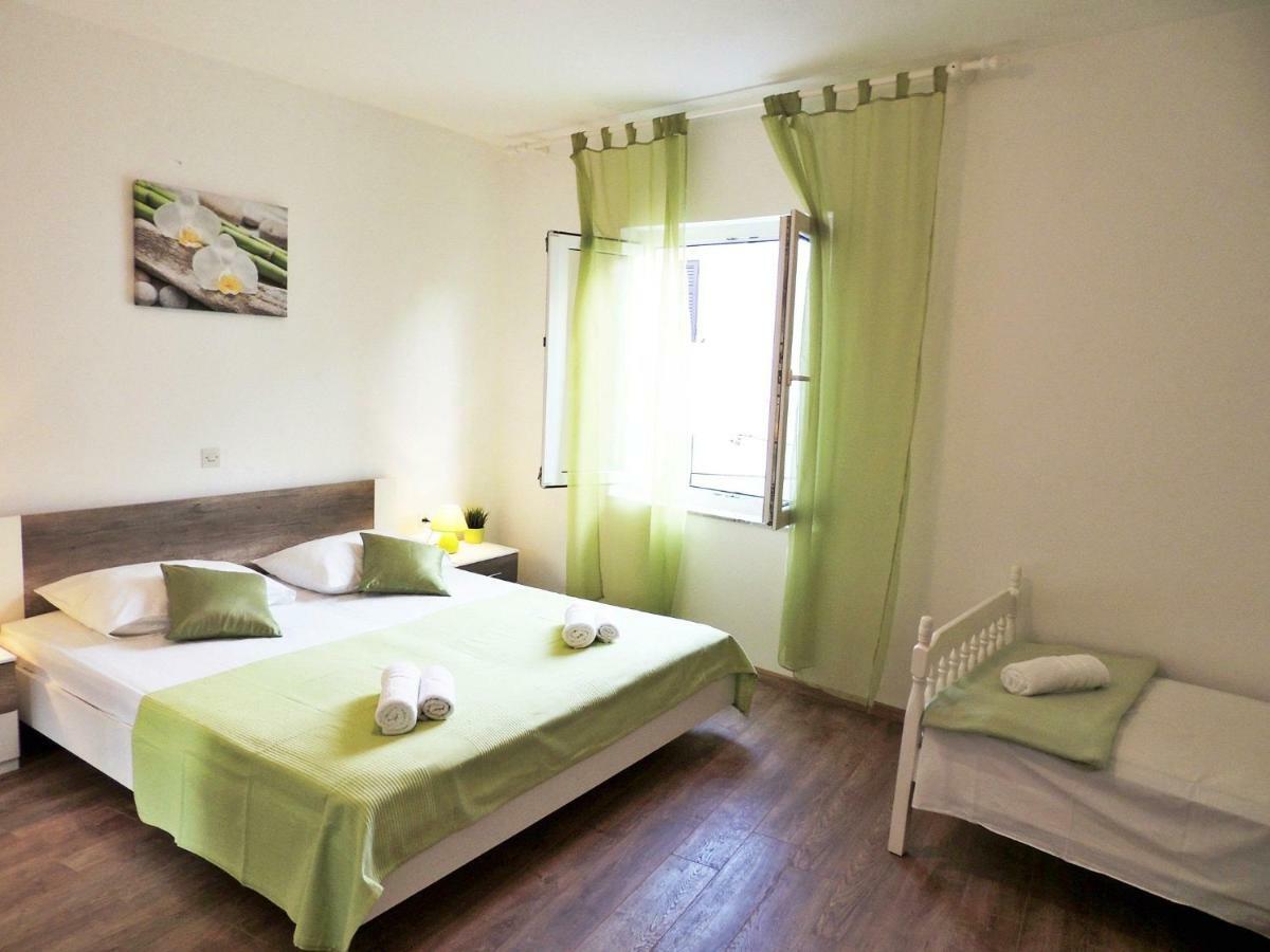 Apartments Jelena Pag Town Exterior photo