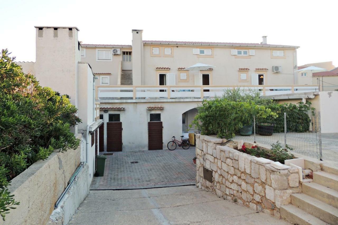 Apartments Jelena Pag Town Exterior photo